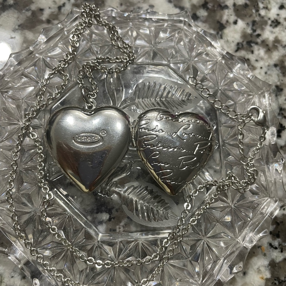 Justen’s  Silver Heart Locket Necklace Believes love